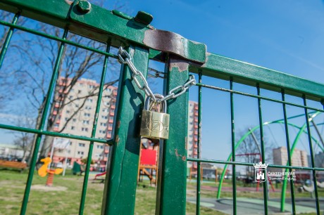 Továbbra sem látogathatók a játszóterek, a sportpályák és az Ős-sziget